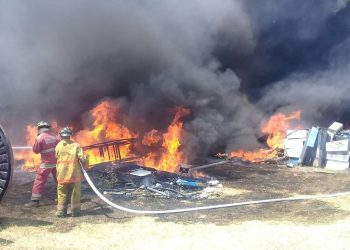 Incendio de desechos causa alarma en sede de CANTV en Pueblo Nuevo