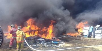 Incendio de desechos causa alarma en sede de CANTV en Pueblo Nuevo