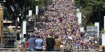 Multitudinaria concentración opositora en Caracas el 2 de febrero