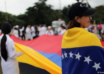 Oposición venezolana alista marchas para exigir entrada de ayuda humanitaria