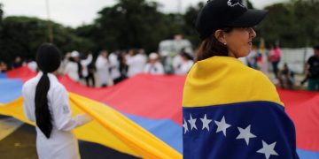 Oposición venezolana alista marchas para exigir entrada de ayuda humanitaria
