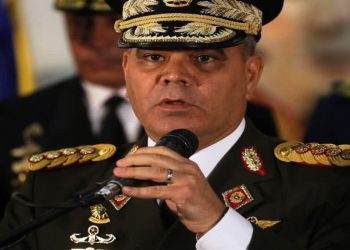 Padrino López tildó de «irresponsabilidad inédita» mensaje de Trump a militares venezolanos