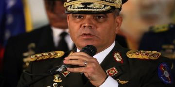 Padrino López tildó de «irresponsabilidad inédita» mensaje de Trump a militares venezolanos