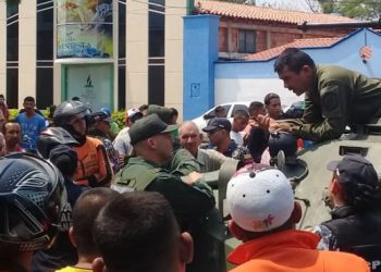 En Ureña motorizados fueron arrollados por tanqueta