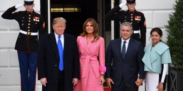 Trump reitera que estudia «todas las opciones» sobre crisis en Venezuela