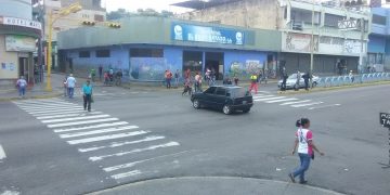 Colas para efectivo y comida luego del mega apagón en Valera