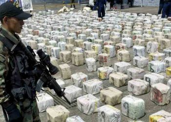 Incautan en Pacífico de Colombia semisumergible con 1.562 kilos de cocaína
