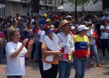Colonenses se reunieron en la Plaza Sucre de Colón en respaldo a Guaidó