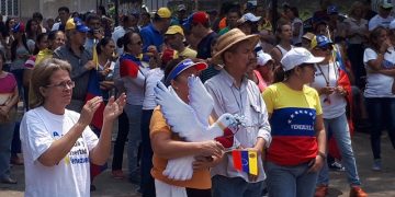 Colonenses se reunieron en la Plaza Sucre de Colón en respaldo a Guaidó