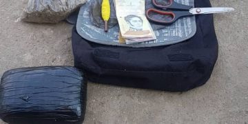 Detienen a mujer colombiana con droga en un bolso