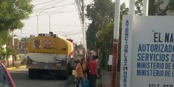 Camión de gasolina transportó agua para Carvajal
