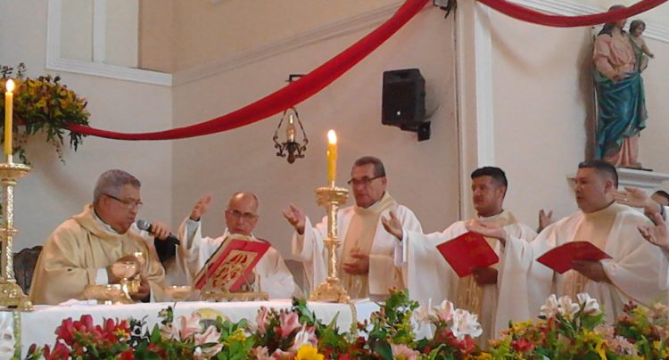 Parroquia San José se rindió a los pies de su patrono