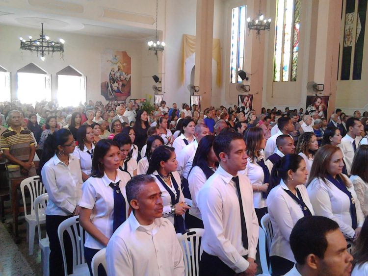 Parroquia San José se rindió a los pies de su patrono