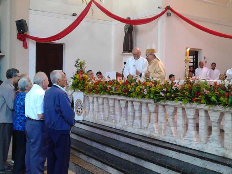 Parroquia San José se rindió a los pies de su patrono