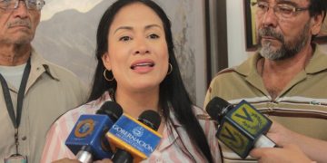 Laidy Gómez denuncia que gasolina venezolana sigue llenando pimpinas en Norte de Santander