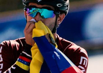 “Chevi” Guzmán con récord mundial