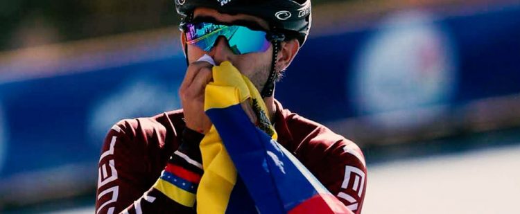 “Chevi” Guzmán porta el tricolor tras su hazaña