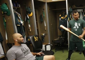 Petit y Barreto van a Japón con Oakland