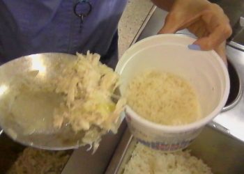 Arepa con agua de arroz es con lo que alimentan  a pacientes del Hospital de San Cristóbal