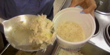 Arepa con agua de arroz es con lo que alimentan  a pacientes del Hospital de San Cristóbal