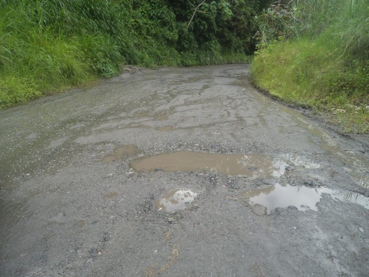 Carretera que conduce para los Pueblos del Sur de Boconócada vez está peor