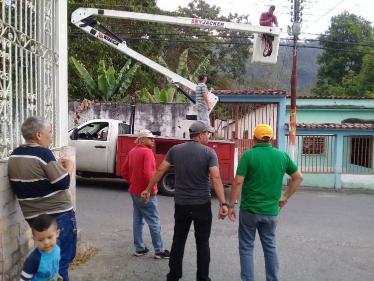 Alcalde Luis Hidalgo inicia recuperación intensiva de alumbrado público en Boconó