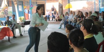 Laidy Gómez  «abrieron  trochas para alimentar el bolsillo de quienes deberían resguardar la soberanía”