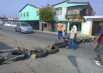 Comunidad protestó por cuarto día por falta de agua potable