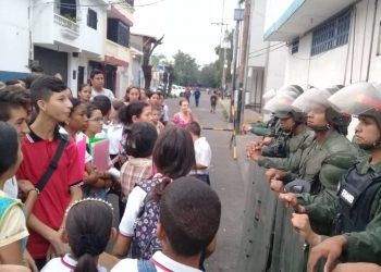 Carlos Valero: Es criminal que se mantenga la frontera ilegalmente cerrada