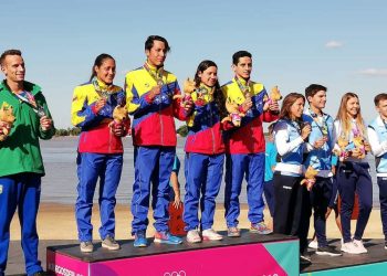 Tres tachirenses en equipo de relevoque conquista el oro en aguas abiertas