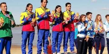 Tres tachirenses en equipo de relevoque conquista el oro en aguas abiertas