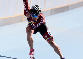 Patinador venezolano Sebastián Guzmán hace historia en Colombia con doblete de oro y récord mundial