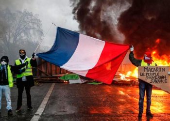 Chalecos amarillos reprimidos en Francia
