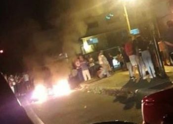 Dos motorizados que intentaron cometer robo recluidos en el  hospital por golpiza de vecinos
