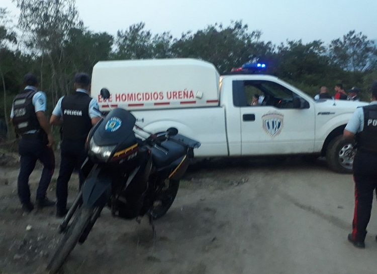 Funcionarios Contra Homicidios  del Cicpc de Ureña, acudieron al barrio El Cují, donde un hombre fue ultimado de varios disparos de arma de fuego