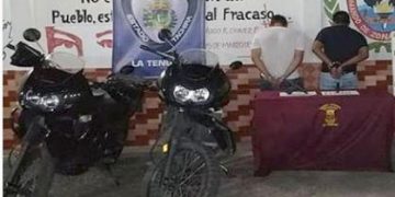 Dos presuntos ladrones de motocicletas apresados en operativo policiaco militar