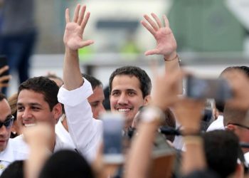 Guaidó llegó por Maiquetía: «Estamos aquí Venezuela; estamos fuertes; seguimos adelante»