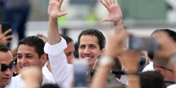 Guaidó llegó por Maiquetía: «Estamos aquí Venezuela; estamos fuertes; seguimos adelante»