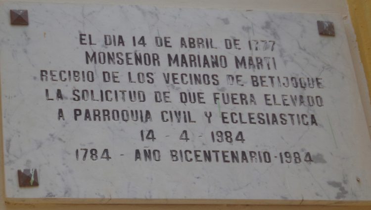 Placa que recuerda la solicitud que hicieron los habitantes de Betijoque al Obispo Mariano Martí