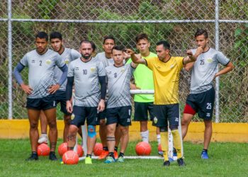 El Aurinegro levantó vuelo para enfrentar al Atlético Venezuela en la capital
