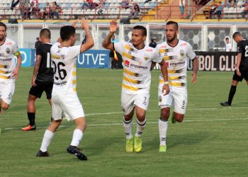 Amargo resultado para los aurinegros