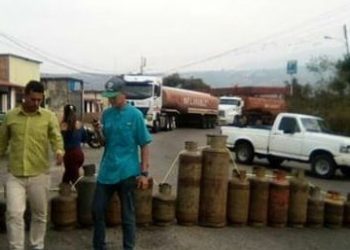 El mega trancón en Lobatera para exigir suministro de gas doméstico