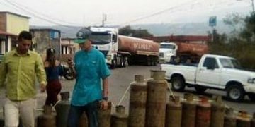 El mega trancón en Lobatera para exigir suministro de gas doméstico