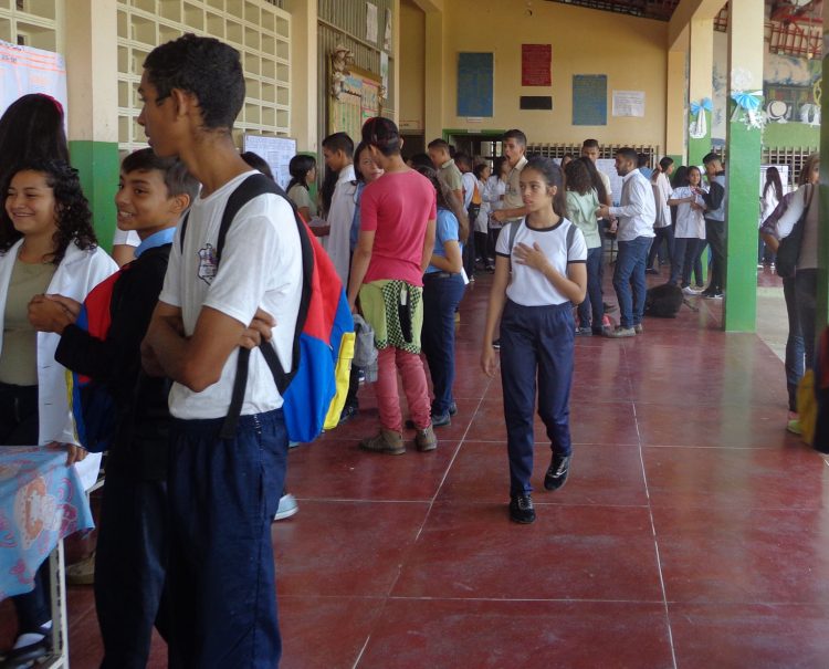 Encuentro científico y muestra tecnológica institucional en Liceo Emiro Fuenmayor de Betijoque