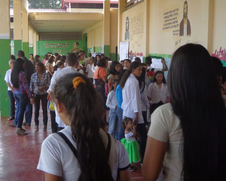 Encuentro científico y muestra tecnológica institucional en Liceo Emiro Fuenmayor de Betijoque