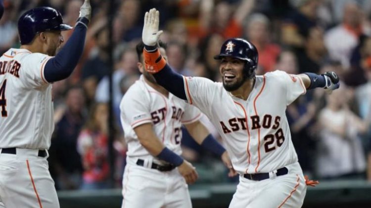Robinson Chirinos responde con fuerza a los Astros de Houston
