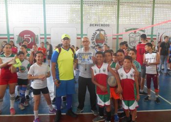 Reconocen trayectoria de José Manuel Briceño