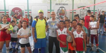 Reconocen trayectoria de José Manuel Briceño