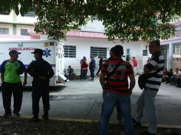 Dos policías muertos y dos heridos al impactar motos 