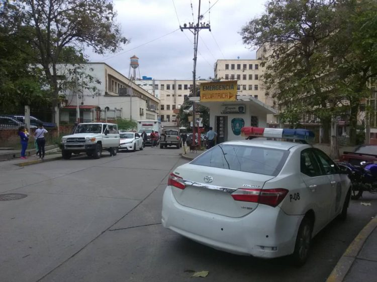 Dos policías muertos y dos heridos al impactar motos 